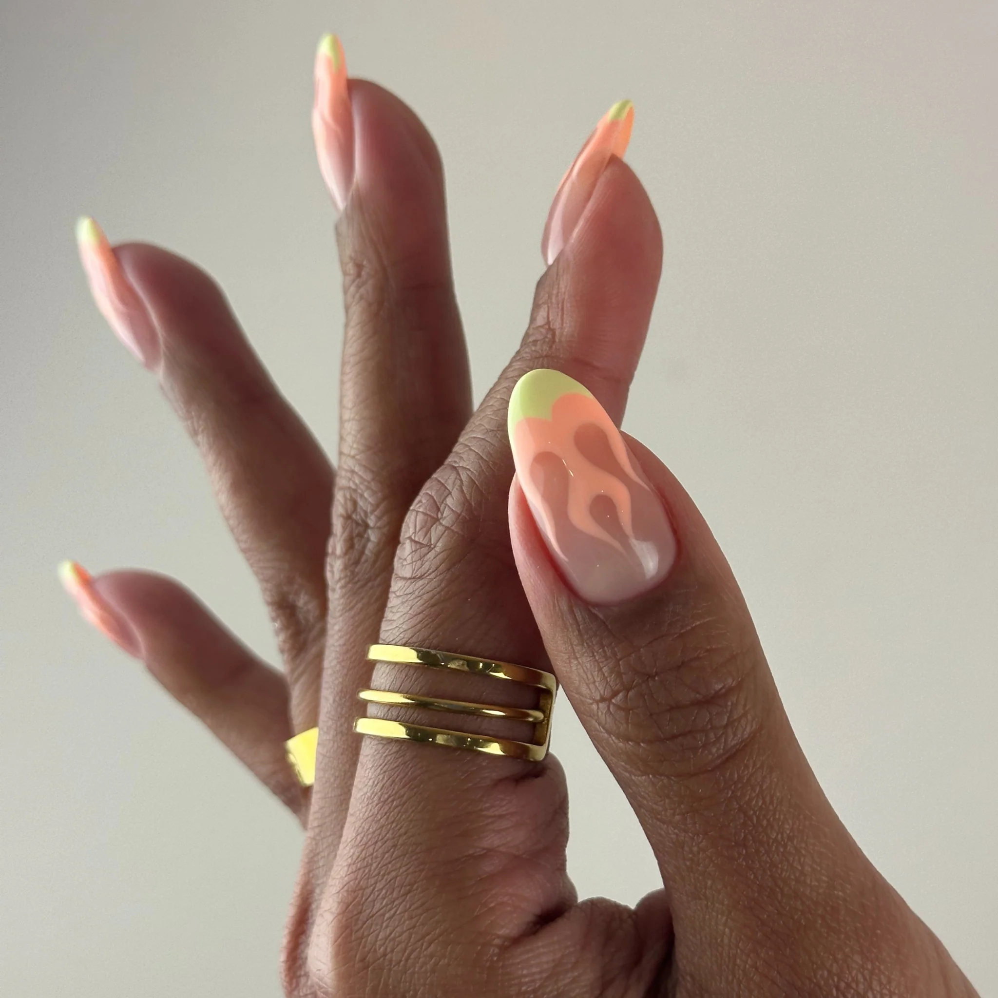 DND17 - Classic Lemon Yellow Gel Art Liner - Image 5