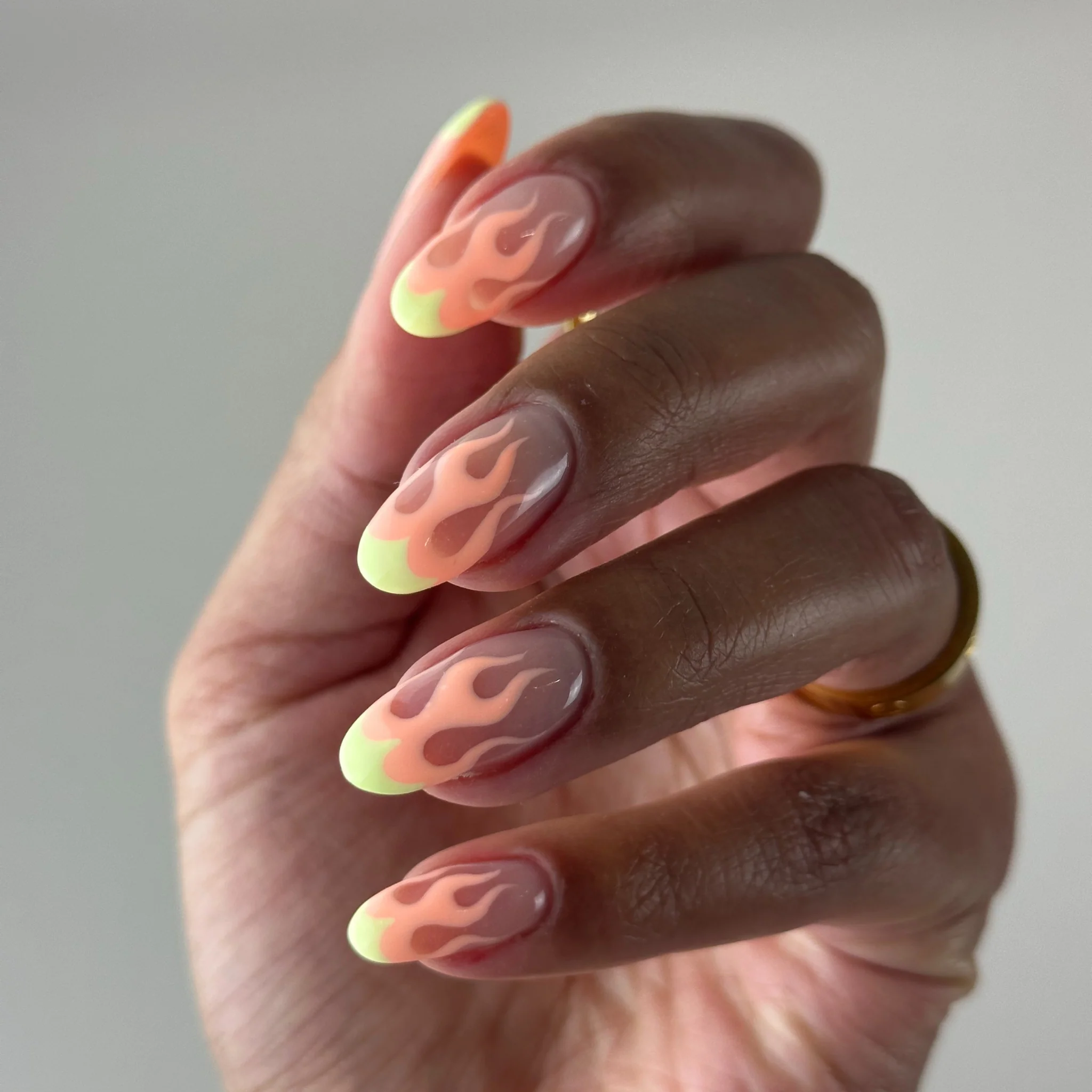 DND17 - Classic Lemon Yellow Gel Art Liner - Image 4